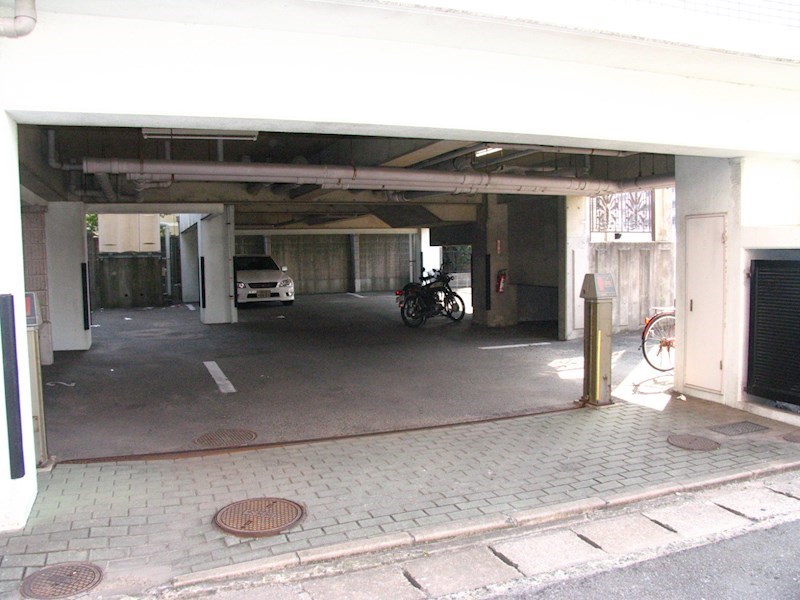 プルメリア梅光園 駐車場
