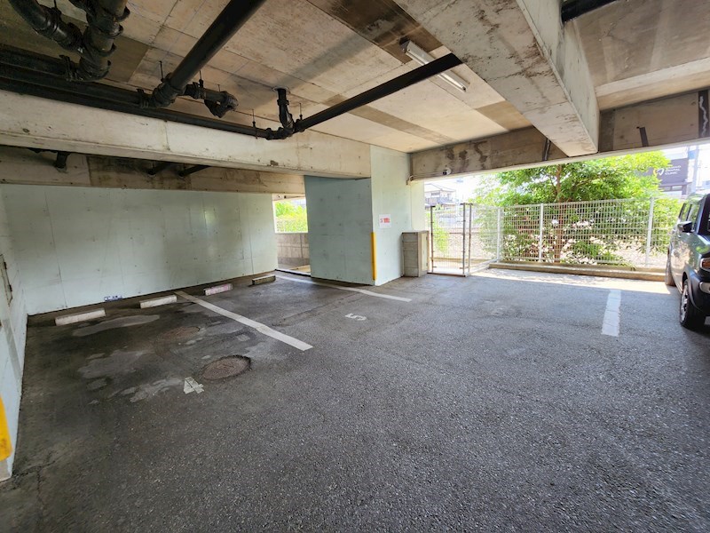 プルメリア唐原 駐車場