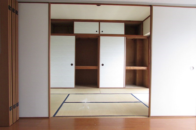 岩義ビル ベッドルーム