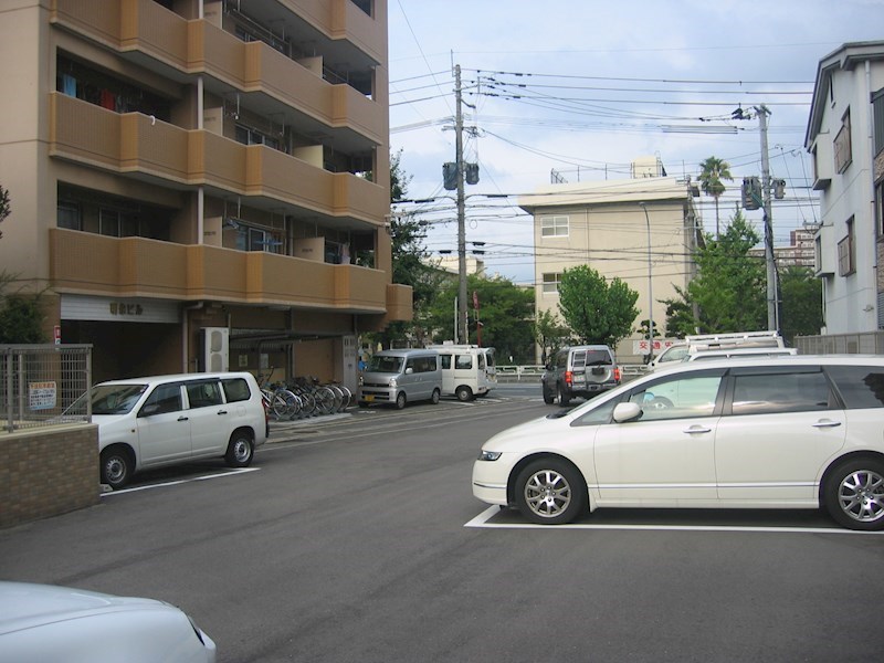 明永ビル 駐車場