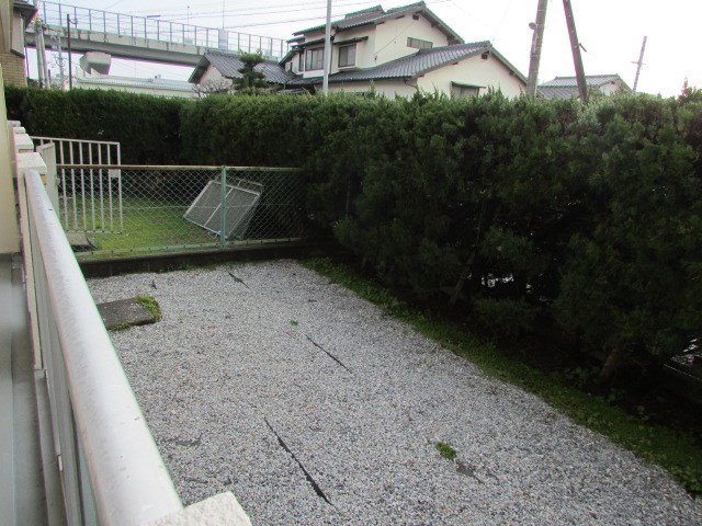 横手宝満ビル 庭