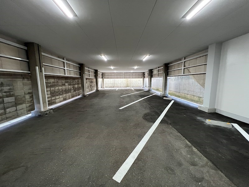 渡辺ビル 駐車場