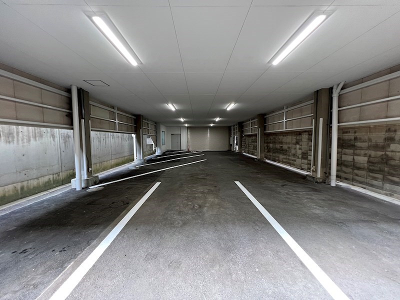 渡辺ビル 駐車場