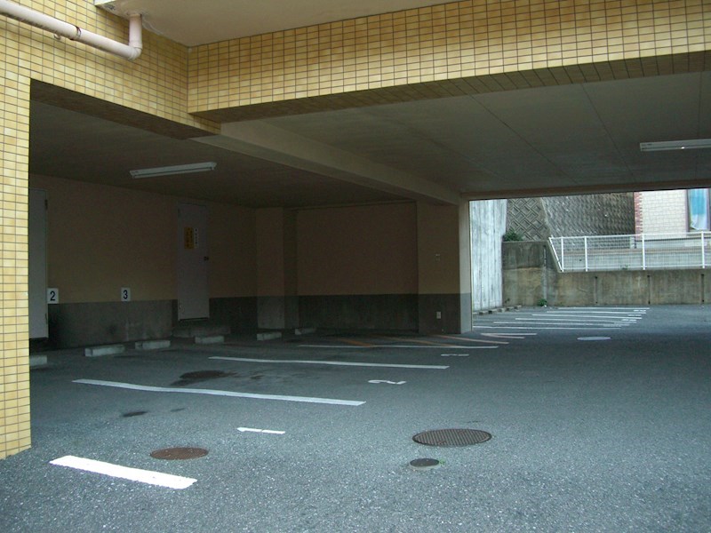 ジョイフル寺塚 駐車場
