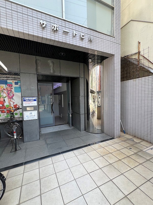 サポートビル エントランス